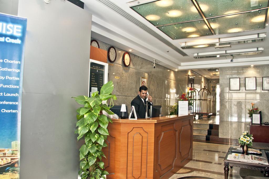 Ramee Guestline 2 Hotel Apartments Dubái Exterior foto